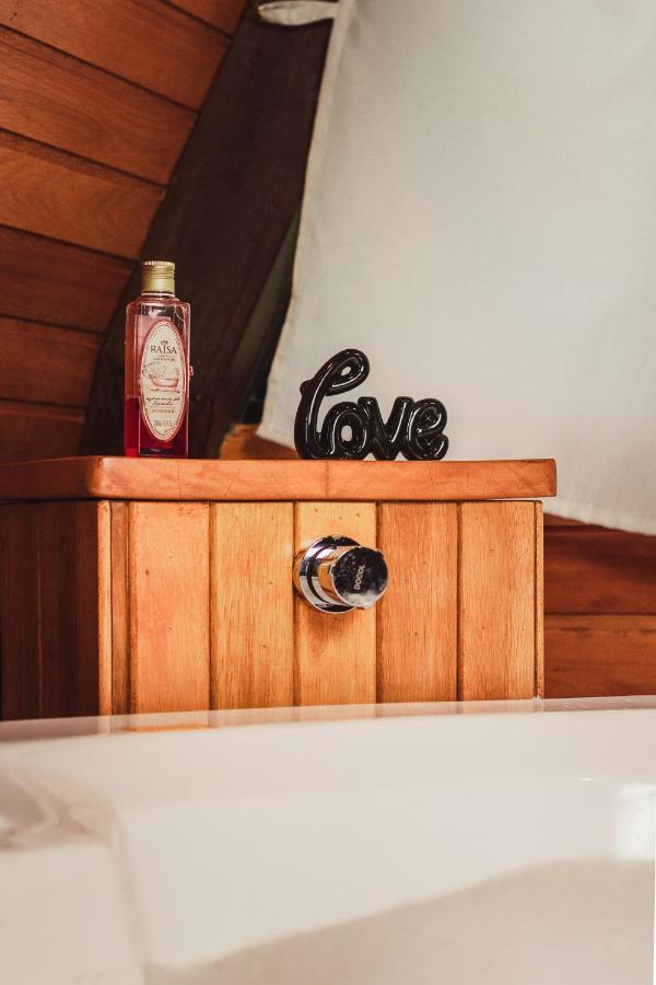 Chale Romantico Com Banheira De Hidromassagem E Lareira Distrik Bom Retiro Bagian luar foto