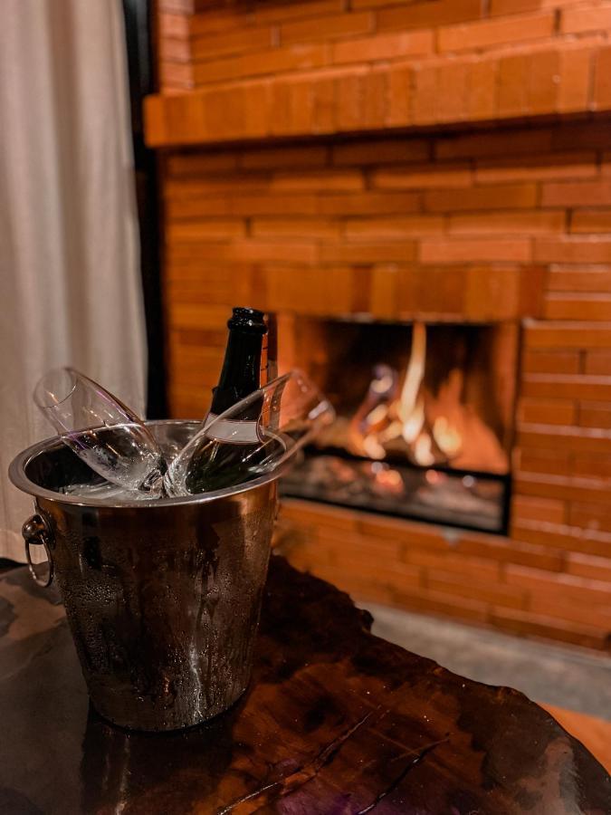 Chale Romantico Com Banheira De Hidromassagem E Lareira Distrik Bom Retiro Bagian luar foto