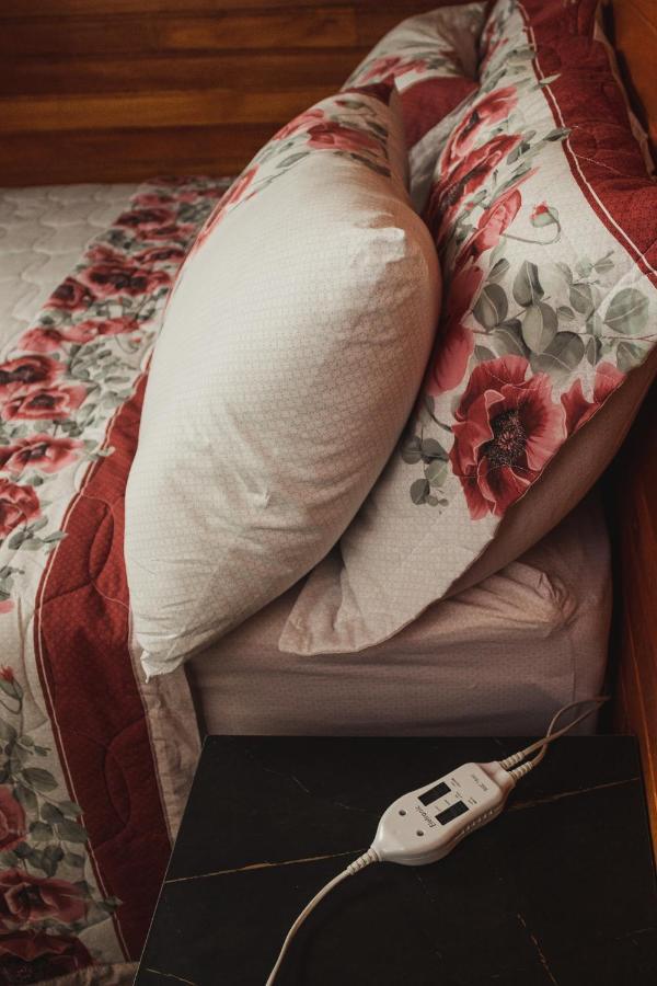Chale Romantico Com Banheira De Hidromassagem E Lareira Distrik Bom Retiro Bagian luar foto